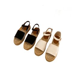 Summer 2024 new style thick soles pure color open-toed casual retro Roman sandals with a wide range of flat-bottomed high fashion simple Europe and the United States