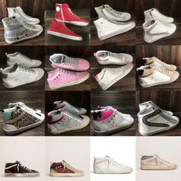 Deluxe Brand Mid star Golden sneaker High top Shoes Star Sneakers Casual Classic Glitter Designer woman men fashion White Do-old Dirty Leather designer shoe slide 015