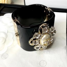 Luxury Clover Designer diamond bangle bracelets for woman Wrist suitable 16 17 18 CM black bangles bracelet official C Brand replica Premium Spring buckle