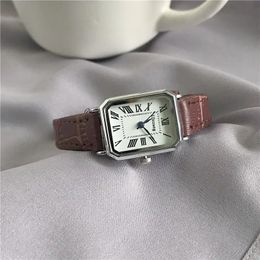 Wristwatches Retro Watches Classic Casual Quartz Dial Leather Strap Band Rectangle Clock Fashionable Wrist for Women 231216