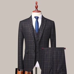 New Suit Set for Men's Three Piece Business and Professional Suit, Korean Version Slim Fit Double Button Plaid Suit Trend