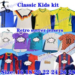 Top Kids Kit Retro Soccer Jerseys 17 18 Real Madrids 90 08 09 10 11 16 BENZEMA BAR 98 02 Brazi German children Football Shirts