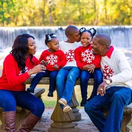 Family Matching Outfits Christmas Sweaters Father Mother Daughter Son Look Year Kids Soft Warm Clothing Mommy and Me Clothes 231218