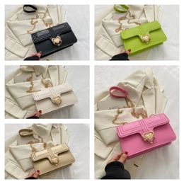 Chain personality messenger bag female trend personality ladies commuting simple shoulder bag 2023 new bag CCJ3073