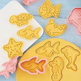 Baking Moulds Christmas Cookie Cutters Santa Claus Xmas Tree Elk Stamp Type Biscuit Moulds Home Party Decor Supplies