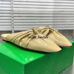 Womens Designer Shoes Botte Venetas Bunnie Mule Flat Slippers Highheeled Shoes Golden Rope Buckle Patent Leather Pleated Pointed Muller Shoes 2024 Womens Shoe HBIY