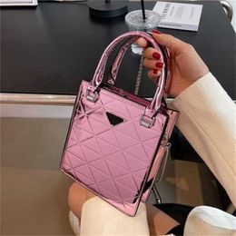 2024 New Designer women's crossbody shoulder Bright face hand solid color Lingge popular Messenger bag