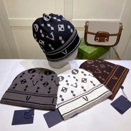 Designer Beanie Hat Mens Luxury Knitwear Alphabet Temperament Versatile Winter Knitted Hats Warm Brand Letters Cap Womens Christmas Gifts 4 Colors