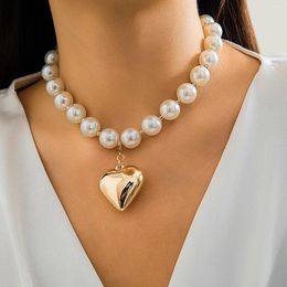 Pendant Necklaces Exaggerated Hollow Heart-shaped Necklace Elegant Big Ball Imitation Pearl Chain Choker Nnecklace Women's Banquet Jewelry