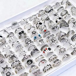 Band Rings 50Pcs/Lot Vintage Punk Butterfly Skull Snake Rings for Men and Women Gothic Heart Poker Antique Silvery Hip Hop Ring Party Gift 231218