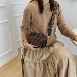 2024 New Designer shoulder for women's fashion printed broadband crossbody with mobile bag trend