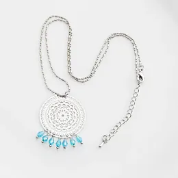 Pendant Necklaces Exquisite Flower Hollowed Out Round Piece With Blue Crystal Tassel Necklace For Women Fashion