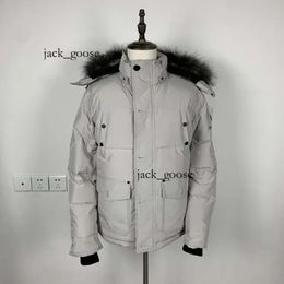Knife Knuckles Duster Designer Men Winter Down Canada Jacket Coats Windproof Overcoat Waterproof Puffer Thick Colla Real Wolf Fur 621