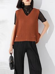 Women's Tanks Miyake Fold 2023 Spring And Autumn Fashion Waistcoat Cover Foreign Style V-neck Irregular Swing Outside The Top