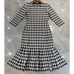 Casual Dresses 11.23 Women Fashion Simple Plaid Round Neck Collect Waist Slim Ruffled Hem Mermaid Dress