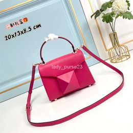 Leather Designer Bag Bags 2023 New Rock Stud Handbag Handbag Chain Brass Crossbody Women's Fashion One Shoulder Handheld