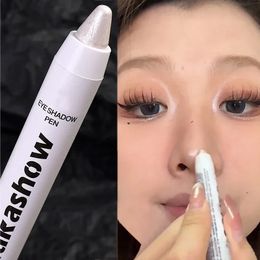 Ögon Shadow White Highlighter Eyeshadow Pen Pen Matte Eyes Corner Brightening Pearl High-Gloss Eyeliner Waterproof Glitter Lying Silkworm Stick 231216