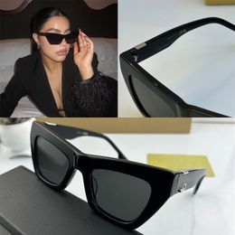 Square cat eye sunglasses acetate frame metal letter logo on temples BE4405 checkered leg gradient Gafas de sol fashionable men s and women s UV400 for vacation