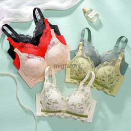 Bras 70-90A Thickened Cup Autumn Winter Adjustment Type Bra Gather Together Anti-Sag Ventilate Underwear Absorb Sweat Comfortable YQ231218