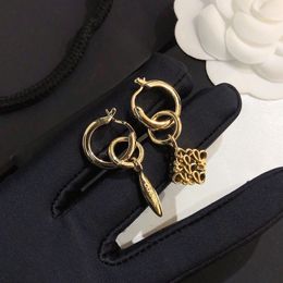 Orecchini a clip di lusso placcati in oro Designer classico Logo Boutique Orecchini regalo d'amore placcati in oro 18 carati Orecchini con ciondolo gioielli da donna stile moda