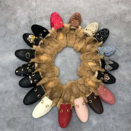 12A-Qualität Modedesignerinnen Frauen Pelzschuhe Slipper echte Ledermaultiere warmbewohnbar Fuzzy Girl Flip Flops Schuhe Plüsch Pantoffeln mit Kastengröße 35-42