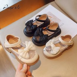 Płaskie buty Dziewczyna Princess Booper Spring Summer Dzieci skórzane buty koreańskie miękkie sandały z zamkniętymi palcami dla dzieci Flats 231219