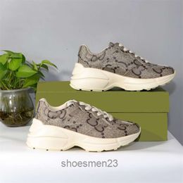 Sneaker Luxury Fashion with Men Trainers Vintage Rhyton Chaussures Ladies Shoe Designer Sneakers Wave Mouth Shoes Beige BUPQ