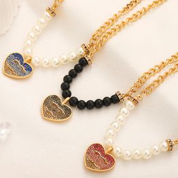 Mode Womens Halskette Anhänger Kristall Perlenkette Gold plattiert Edelstahl Designer Marke Buchstaben Halsketten Hochzeit Schmuckzubehör Accessoires