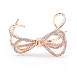 Lady's Elegant Luxury Bangles Beautiful Bow-knot Design VERY GIRL Charm Jewelry Bracelets Adjustable for Women 210713271Z