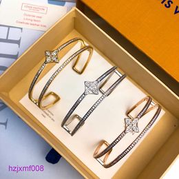 Ob9x Charm Bracelets Bracelet Designer Jewellery Four Leaf for Men and Women Fleur De Monogram Bangle Gold Silver Top Quality Christm