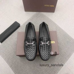 Men's Designer Shoes Botte Venetas Suit Shoes and Autumn Fashionable Brand Handwoven Breathable Driving Shoes One Step High end Bean Shoes WN-W573