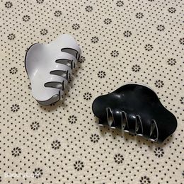 8 5X5 2CM Fashion black and white acrylic three-dimensional claw clips C style hairpin for ladies collection head accessories Item279f