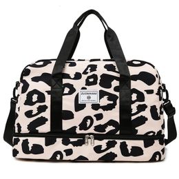 Duffel Bags Large Capacity Clothes Holiday Weekend Handbag Sac Yoga Gym Bag For Women Design Brand bag Travel Bag Nylon Airport Duffel Bag 231218