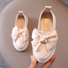 Flat shoes Spring Autumn Girls Leather Shoes Kids Casual Sneakers Fashion Children Wedding Dress Princess 231219