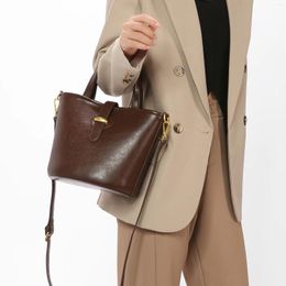 Duffel Bags Withered 2024 Women's Bag Coffee Bucket Handbag High Quality Small Group One Shoulder Crossbody Commuter Ladies