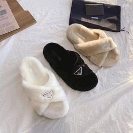 Designer Slippers Ladies Wool Slides Women Luxury Fur Fluffy Warm Room Slipper Letters Sandals Fuzzy Inverted Triangular Iron Sheet Girl Flip Flop Slippers