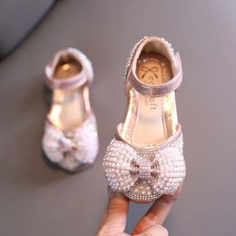 Туфли на плоской подошве для девочек, туфли принцессы со стразами, бантом и жемчугом, детские туфли на плоской подошве для свадебной вечеринки, танцев, детские сандалии, обувь 231219