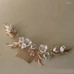 Hair Clips 2023 Gold Colour Leaf Bridal Comb Handmade White Flowers Wedding Headpiece Shiny Crystal Women Accessories
