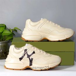 Chaussures Trainers with Fashion Mouth Rhyton Vintage Luxury Designer Ladies Shoe Shoes Sneakers Wave Beige Sneaker Men OZ93