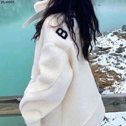 Winter Womens Jackets Designer Jacket White Wool Coats Zip Cardigan Parka Couple Warm Clothes