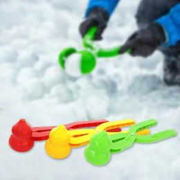 Outdoor Gadgets Practical Snowball Maker Comfortable Grip Sand Clip Cartoon Winter Throwing Snowball Snow Ball Making Clip Entertainment 231218