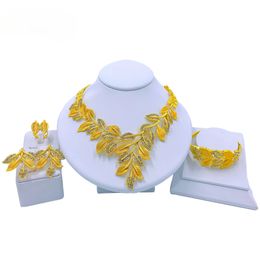 Wedding Jewelry Sets Luxury Dubai Set For Women Charm Leaf Necklace Earrings Party African Gold Color Accessories Christmas Gift 231219