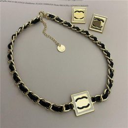 Womens Designer Necklace Pearl Lady Necklaces Women Brass Gold Plating Oil Dropping Process Letter Fashion Luxury Elegant Jariser243p