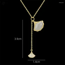 Pendant Necklaces White Chalcedony Fan Necklace Copper Inlaid Zircon Fashion Flower Ginkgo Leaf Classic Clavicle Chain Sweater