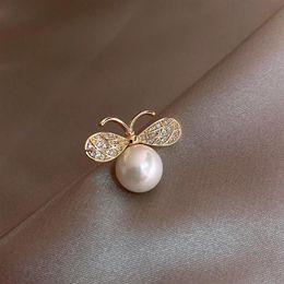 Pins Brooches Spark Rhinestone Bee Sweater For Women Mujer Gold Color Alloy Big Round Imitation Pearl Animal Coat Brooch Accessor2559