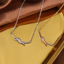 High Quality Designer for Woman Classic Gold Plated Europe America Fashion Knot Diamond Necklace Wedding Party Valentine Day Gifts 2024 qaz