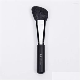 Makeup Brushes Angled Blush Concealer Contour Loose Powder Facial Smudge Brush Soft Animal Hair Wooden Handle Salon Quality Drop Deliv Dh0Yz