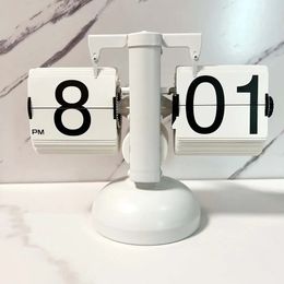 Small Scale Table Clock Retro Flip Clock Stainless Steel Flip Internal Gear Operated Quartz Digital Clock Home Flip Decor 231220