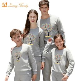 Familjekläder Vinterfamilj Skjortor Tryck Träd bomullsvarma kläder Mordotter Fader Son Skjortor Familj Matchande kläder 231220