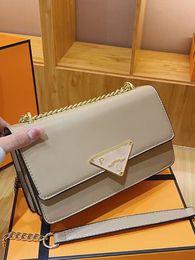 P Designer Orijinal Deri Çanta Omuz Çantası Kadınlar Moda Zinciri Günlük Crossbody Çantalar Kapak Çapraz Vücut Bayanlar Mini Çantası P230223-4